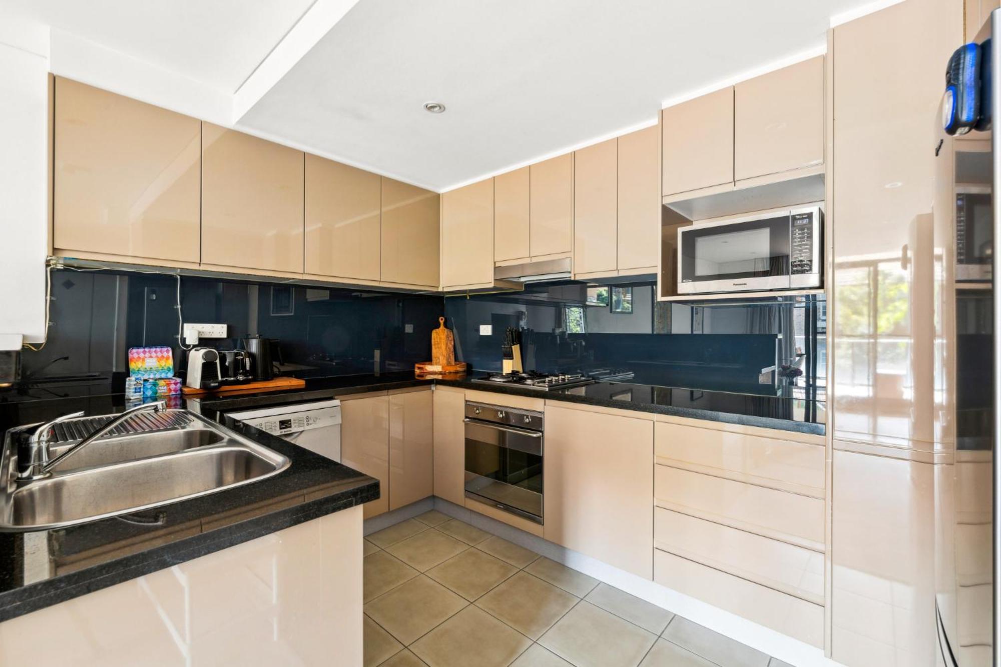 Stylish 1-bed In The Heart Of Sydney's Inner West Apartment *